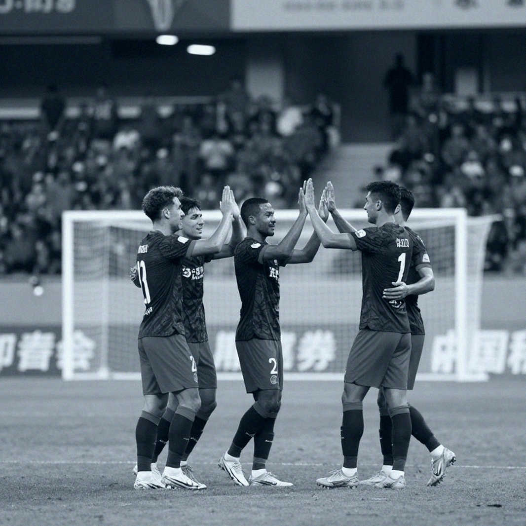 Serge Aurier chính thức ký hợp đồng với Montigny-en-Gohelle ở hạng 7, trở về học viện La Gaillette làm trợ lý huấn luyện viên U-15 Serge Aurier chính thức ký hợp đồng với Montigny-en-Gohelle ở hạng 7, trở về học viện La Gaillette làm trợ lý huấn luyện viên U-15