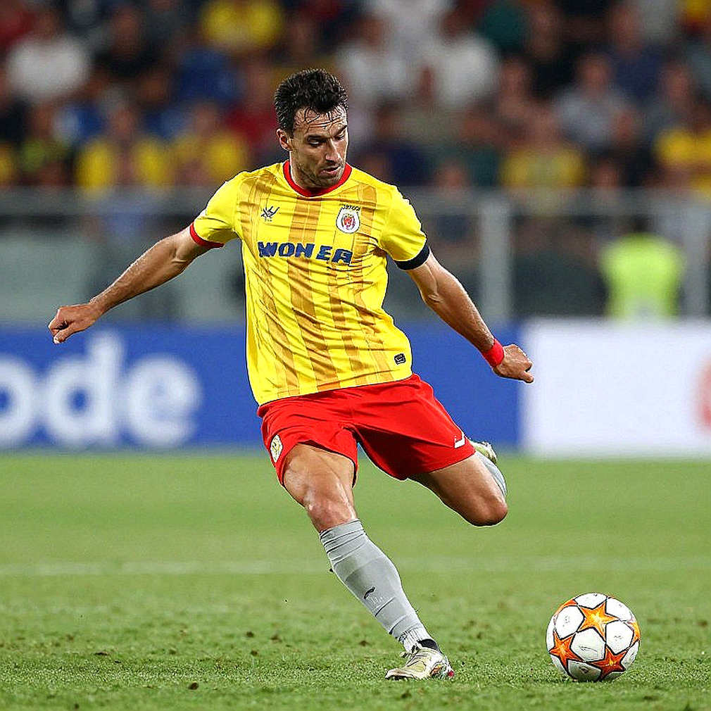 V-League sau vòng 3: CLB Hà Nội đứng áp chót, và bảng xếp hạng đang giăng một cái bẫy việt vị V-League sau vòng 3: CLB Hà Nội đứng áp chót, và bảng xếp hạng đang giăng một cái bẫy việt vị