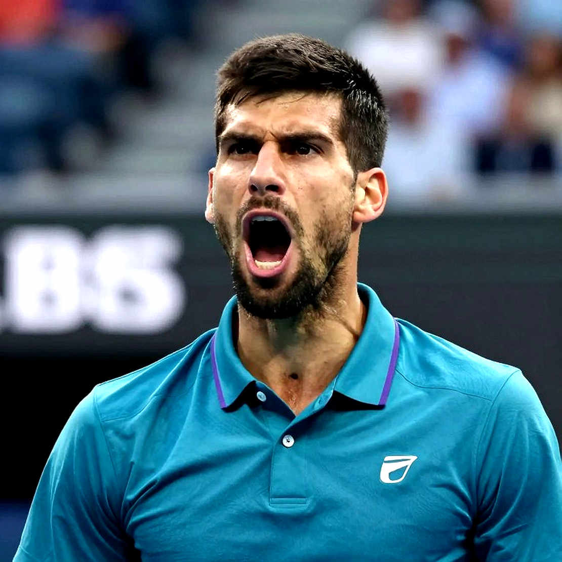 Phân tích dữ liệu trống: Không thể đánh giá phân tích tennis vì thiếu thông tin
