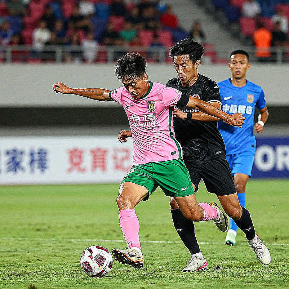 Do Hoang Hen out for 3 months: a torn calf, an old knee, and the hole in Ha Noi's attack Do Hoang Hen out for 3 months: a torn calf, an old knee, and the hole in Ha Noi's attack