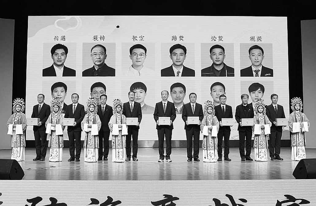 Olympic cờ vua 2026: Ấn Độ bảo vệ ngai vàng giữa Samarkand, Gukesh và Sindarov viết lời hẹn trước