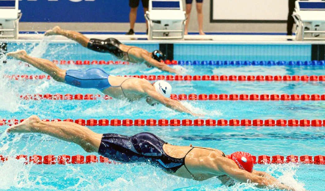Monza, nước mắt và chiến thuật: Lời tri ân Schumacher có thực sự là 'đòn đánh lạc hướng' của Ferrari?