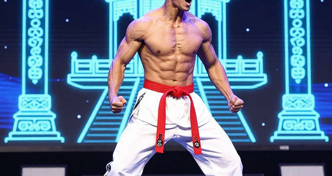 Inam Butt và lọ thuốc nhỏ mắt: Khi một nhà vô địch wrestling bãi biển đứng trước bản án nghề nghiệp không mua lại bằng tiền Inam Butt và lọ thuốc nhỏ mắt: Khi một nhà vô địch wrestling bãi biển đứng trước bản án nghề nghiệp không mua lại bằng tiền