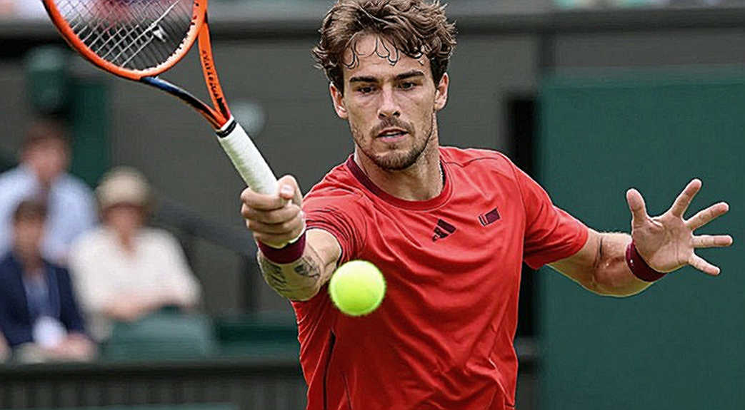 Wimbledon 2026: Chiếc bảng thống kê bỏ trống và quyển sổ tay của người đếm Wimbledon 2026: Chiếc bảng thống kê bỏ trống và quyển sổ tay của người đếm