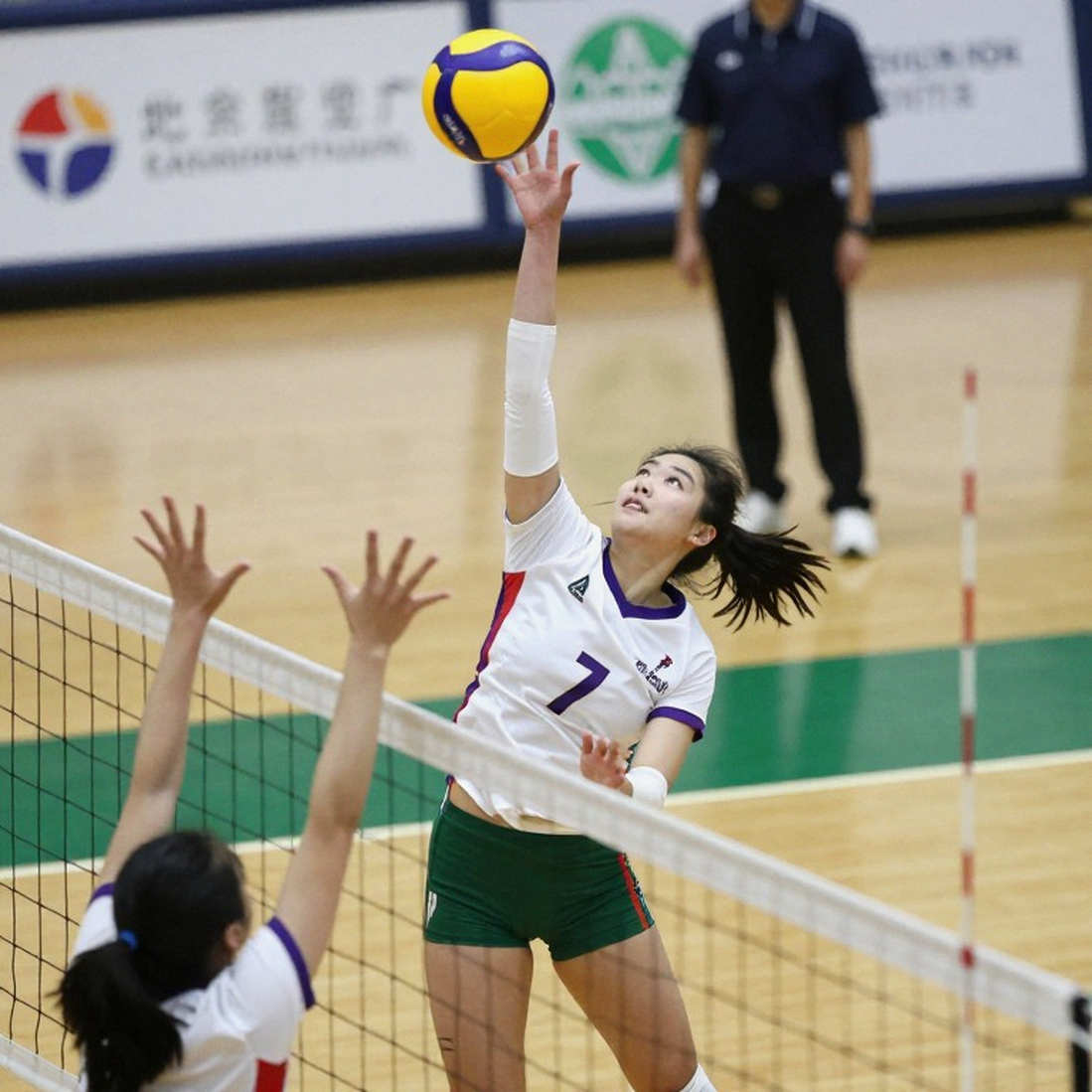 30 năm MOP bóng chuyền nữ NCAA: Đường ray chuyển làn, bản đồ vị trí và cái bẫy danh tiếng 30 năm MOP bóng chuyền nữ NCAA: Đường ray chuyển làn, bản đồ vị trí và cái bẫy danh tiếng