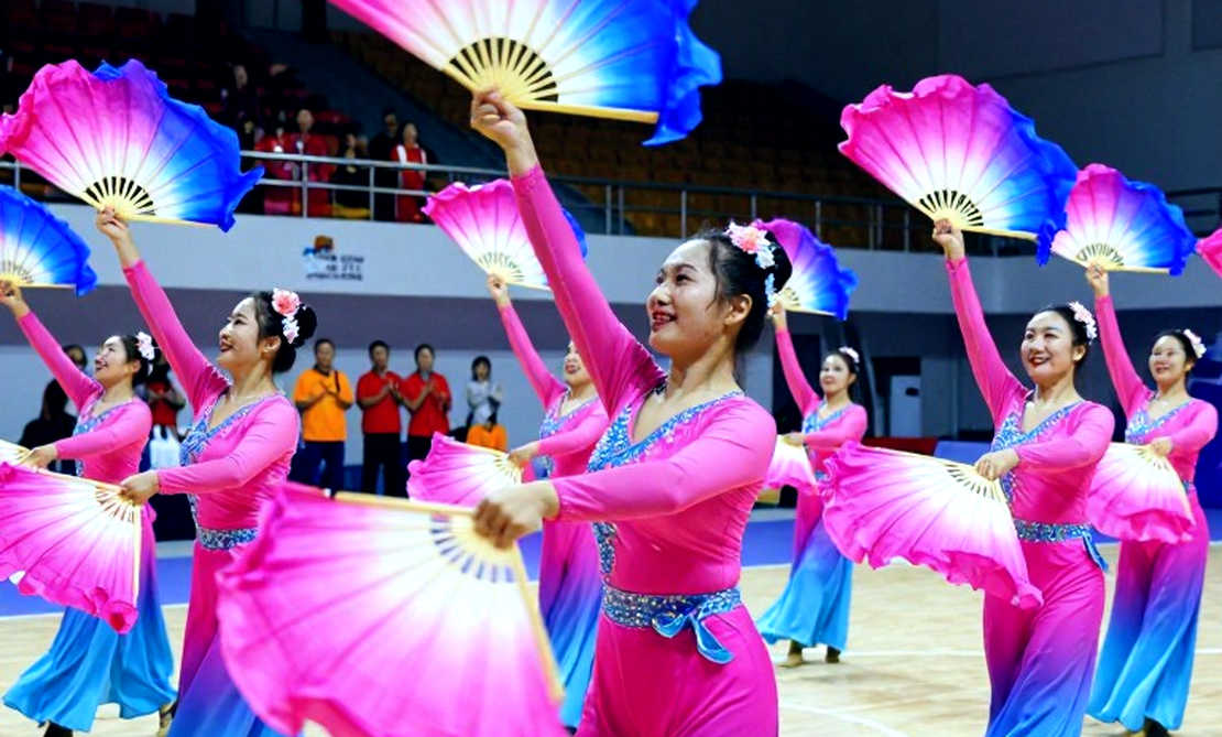 250 đứa trẻ dưới một mái bể: tầng đáy thầm lặng nuôi giấc mơ bơi lội nước Mỹ
